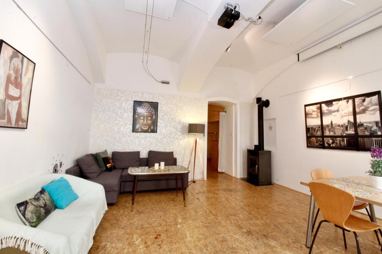 Apartment Laer Hundertwasserhaus Wina Bagian luar foto