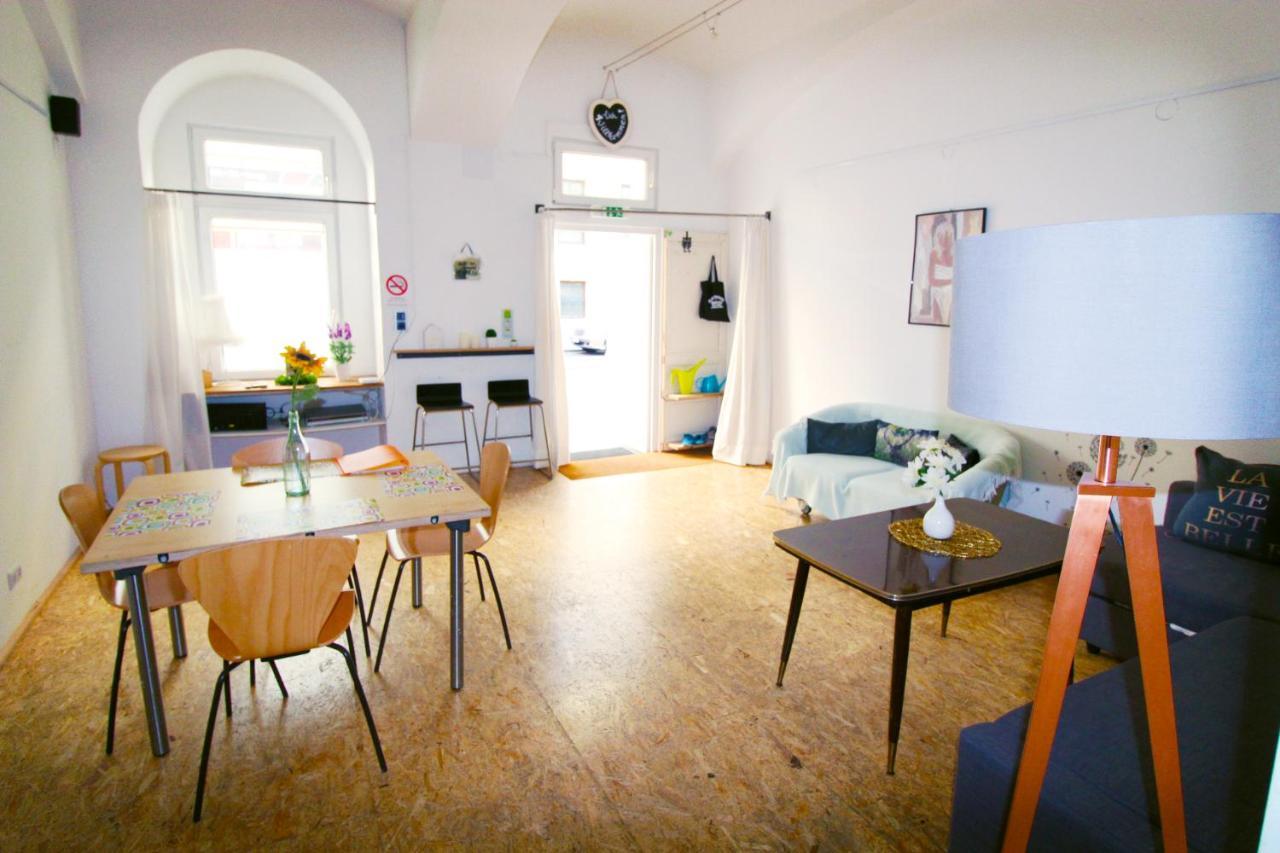Apartment Laer Hundertwasserhaus Wina Bagian luar foto