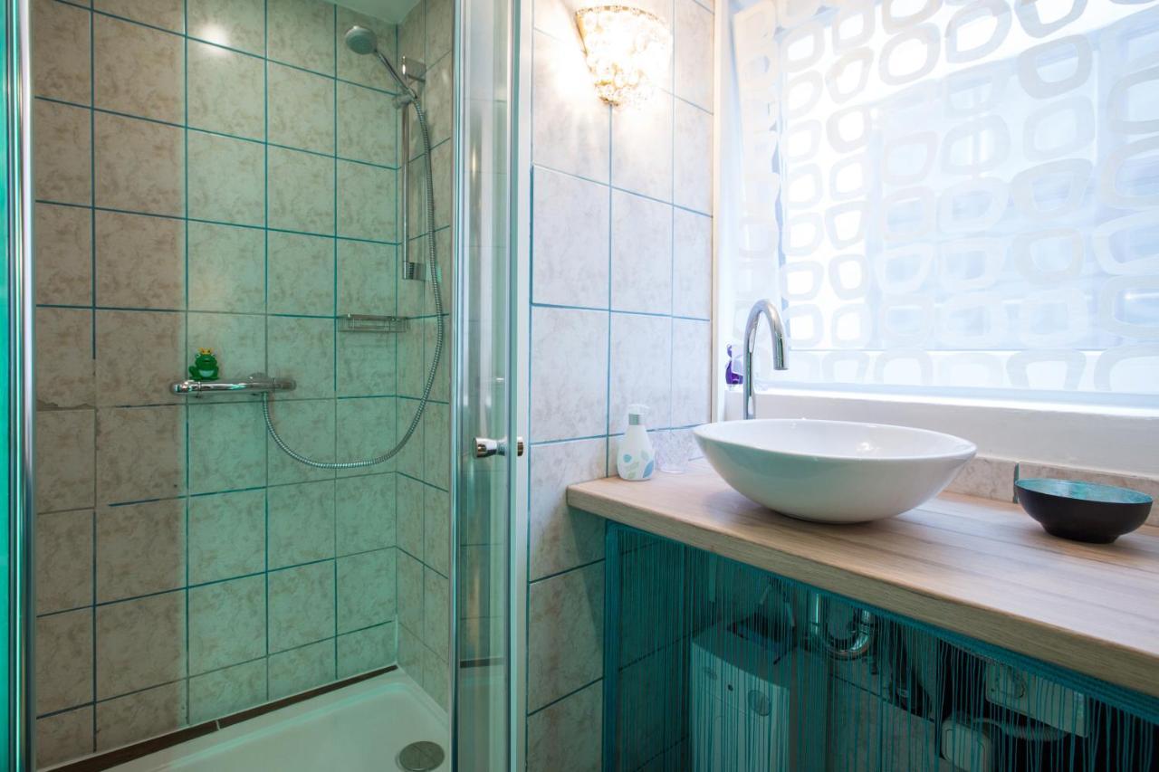 Apartment Laer Hundertwasserhaus Wina Bagian luar foto